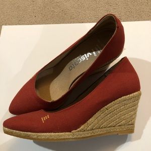 Woman’s Viscata Wedges